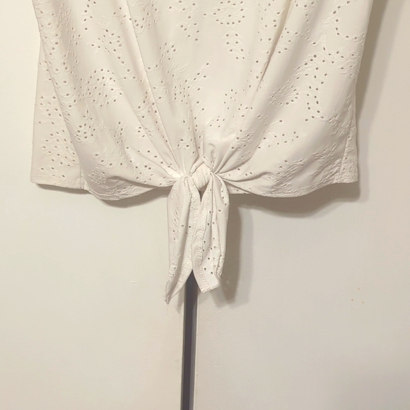 Floral white tshirts with tie in front - Picture 4 of 6